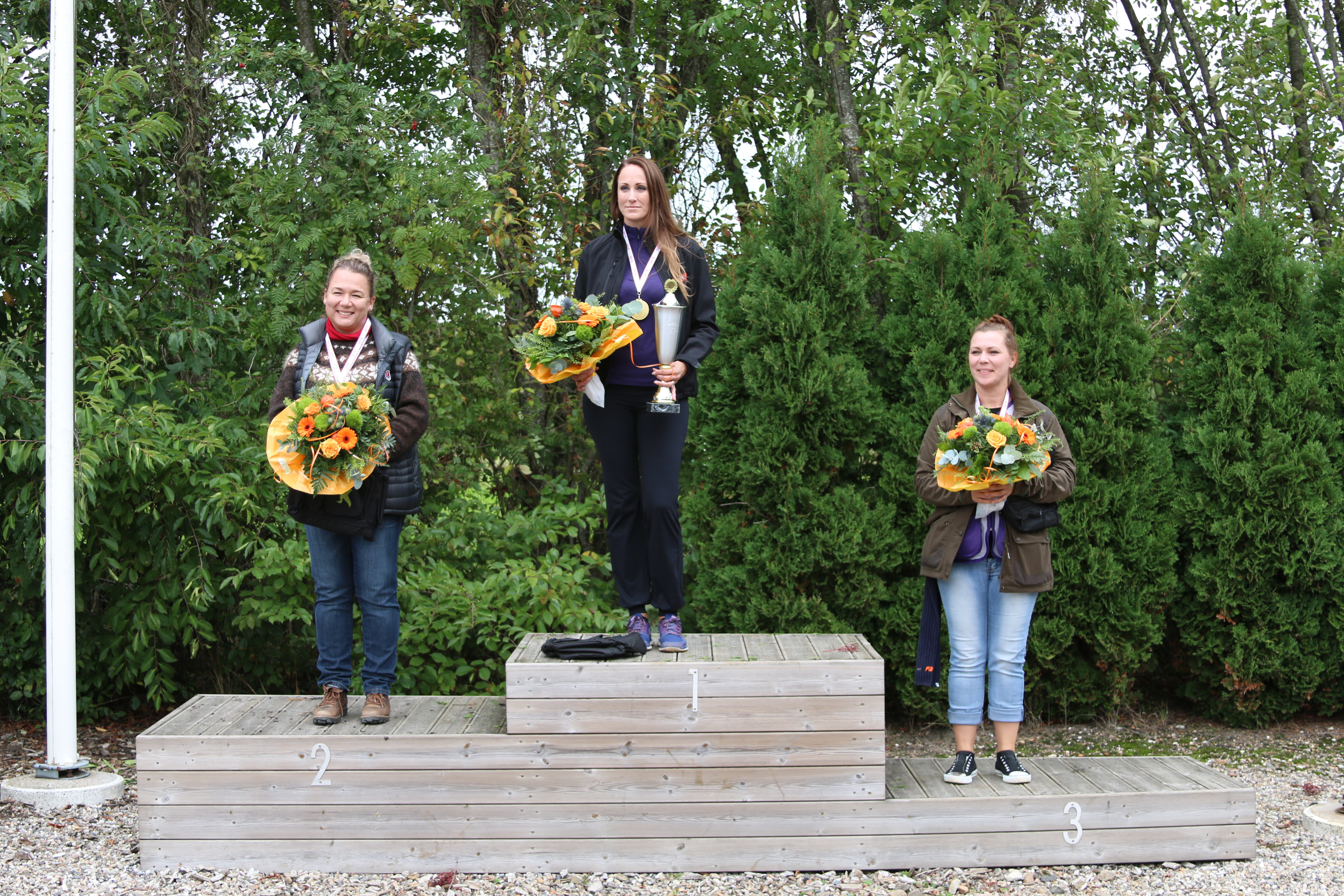 Vindere damerækken: Guld: Sussie Jade, Nordvesthimmerlands jagtforening – 91 træf. Sølv: Louise Pedersen, Støvring og omegns jagtforening – 87 træf. Bronze: Jane Heikendorf, Støvring og omegns jagtforening – 76 træf.