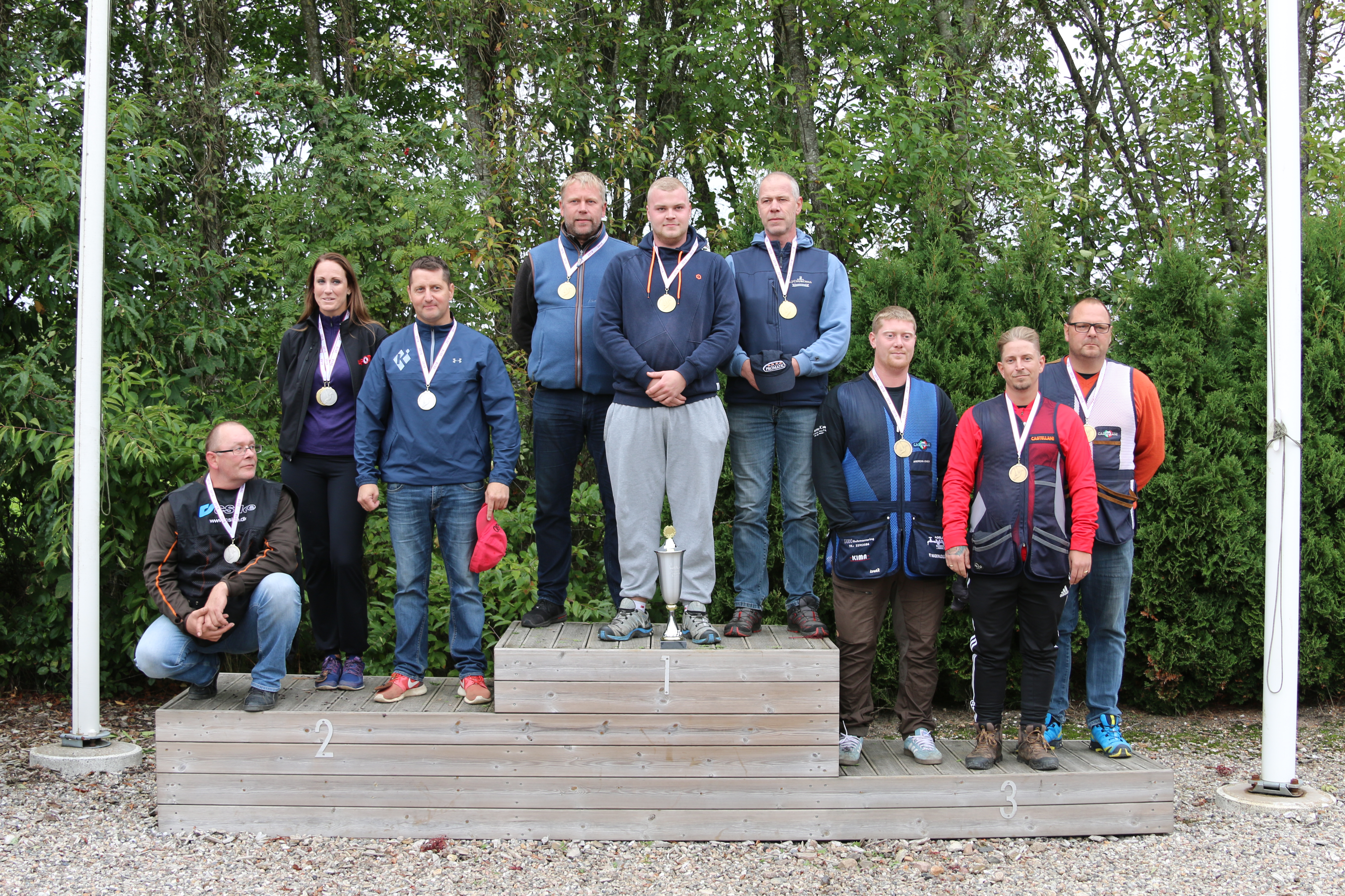 Vindere seniorrækken hold: Guld: Flugtskydningsbanen Søgaard – 275 træf. Sølv: Nordvesthimmerlands jagtforening – 274 træf. Bronze: Odense jagtforening – 274 træf.