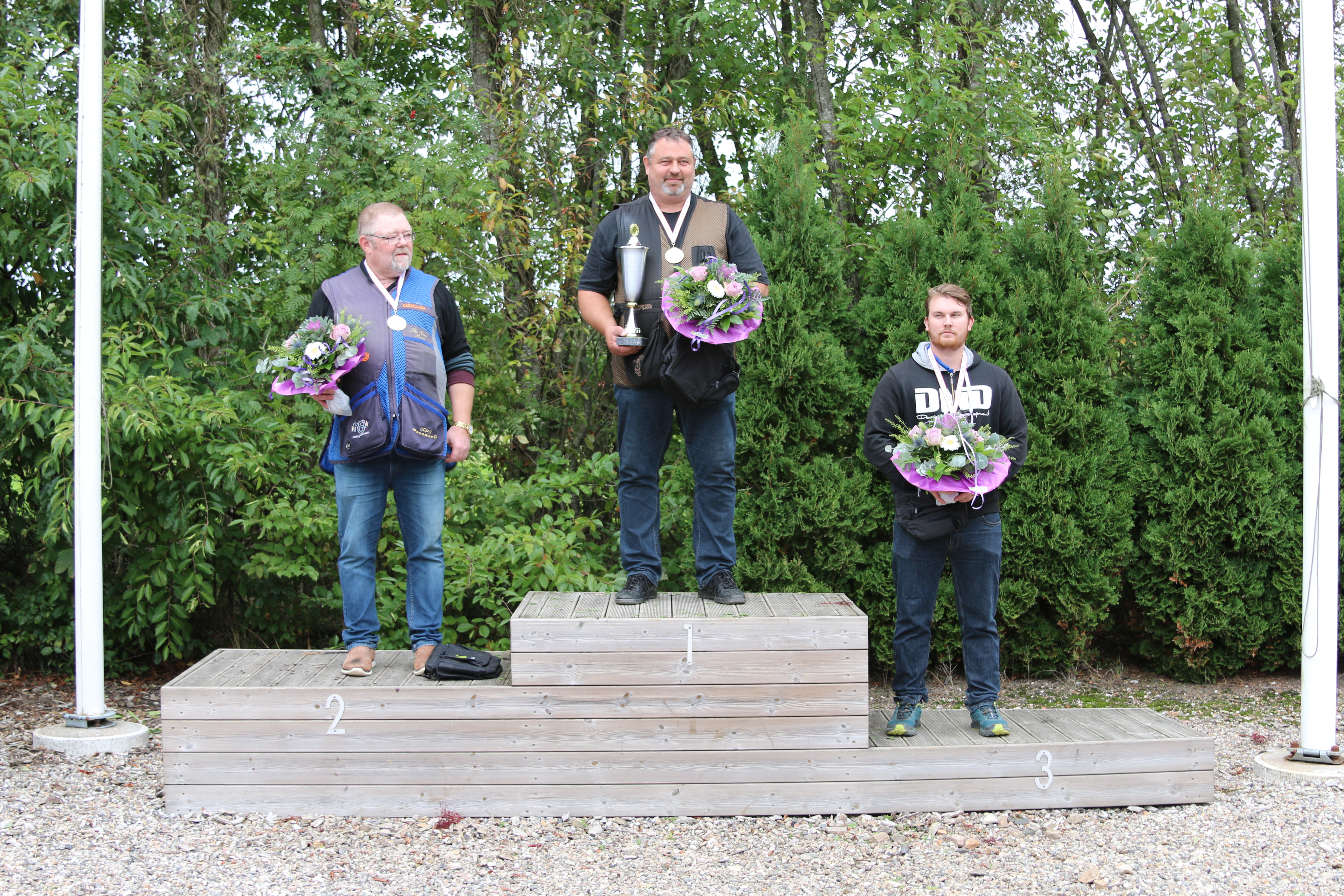 Vindere seniorrækken: Guld: Henrik Andreasen, Stoholm og omegns jagtforening – 98 træf. Sølv: Henrik Hansen, Lund Jagtforening – 97 træf. Bronze: Mikael Andersen, Køge-Herfølge jagtforening – 95 træf.