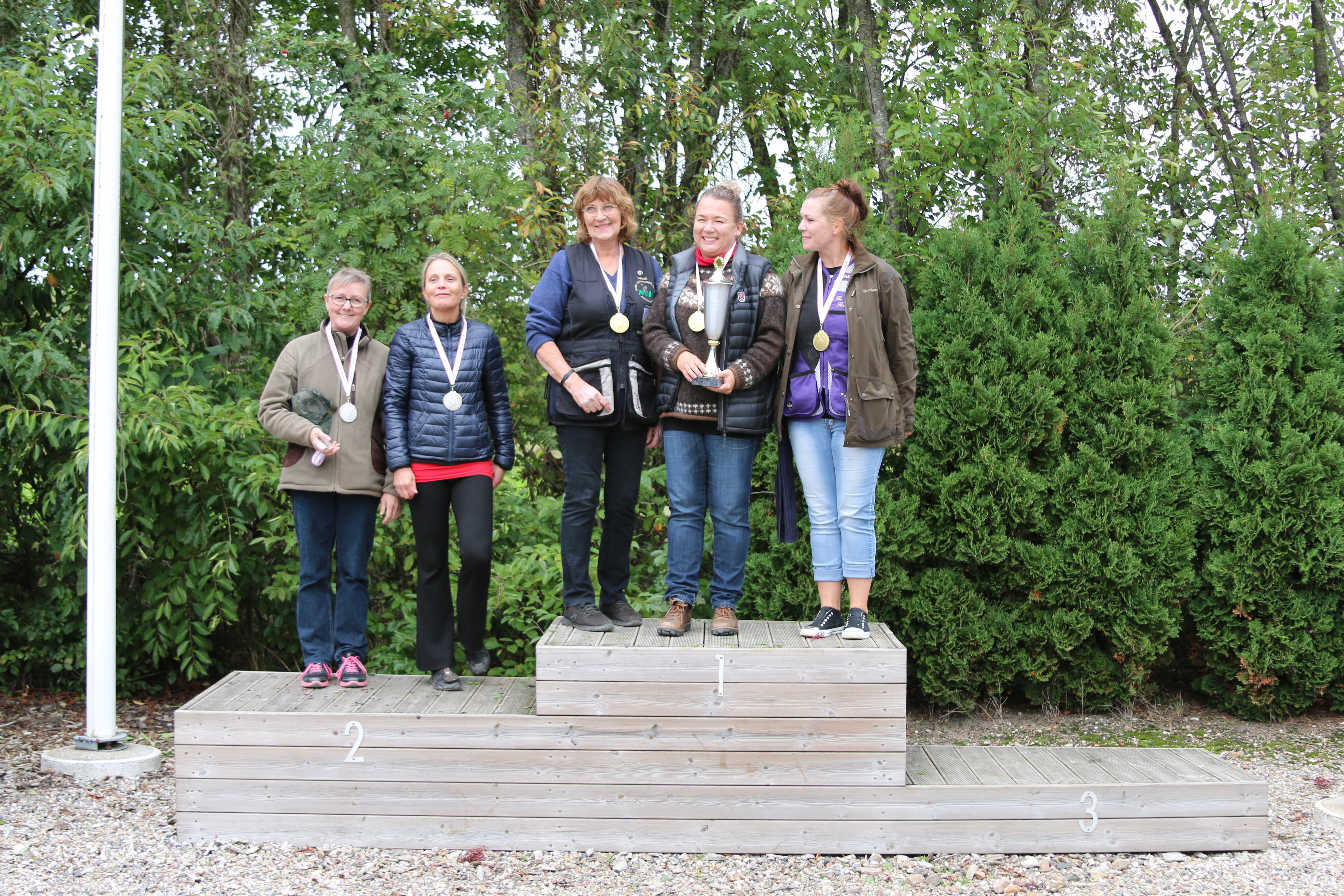 Vindere damerækken hold Guld: Støvring og omegns jagtforening – 232 træf. Sølv: Nordvesthimmerlands jagtforening – 197 træf.