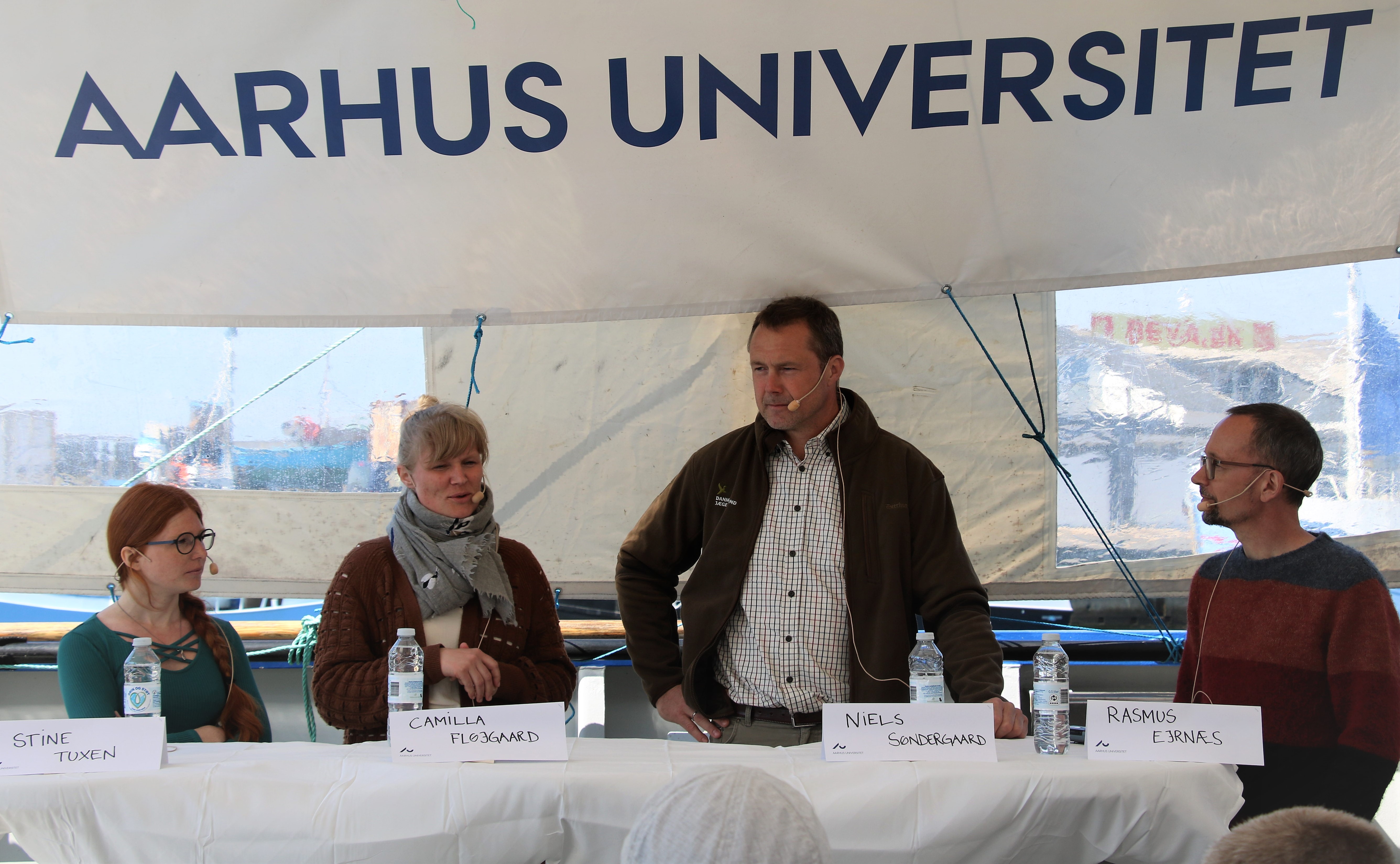 Stine Tuxen fra Verdens Skove, Camilla Fløjgaard fra AU og Niels Søndergaard, DJ, debatterede rewilding på Naturmødet.