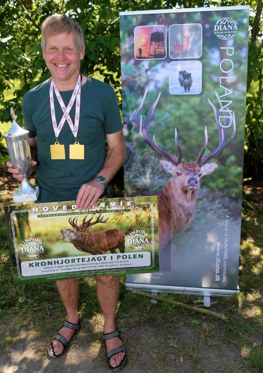 Vinder af FM jagsti 2017, Ivar Høst, med sin præmie.  I 2019 er hjorten udtrækning blandt alle deltagere.Foto: Max Steinar.